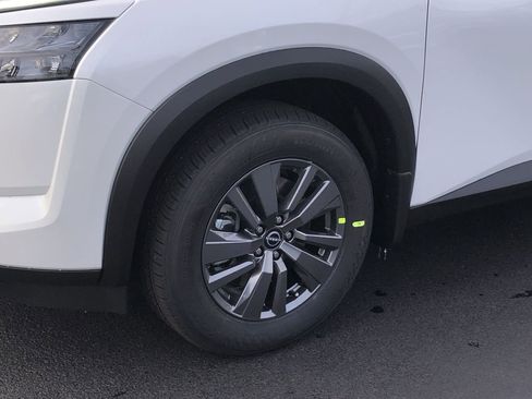 New 2025 Nissan Pathfinder SV image 10