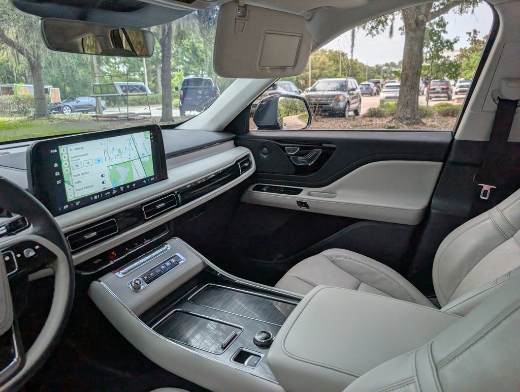 Used 2025 Lincoln Aviator Reserve w/ Jet Appearance Package RWD image 14
