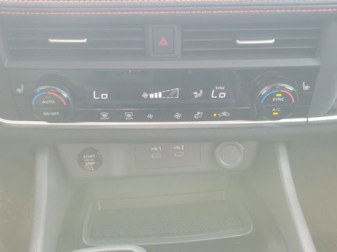 Certified 2025 Nissan Rogue SV image 21