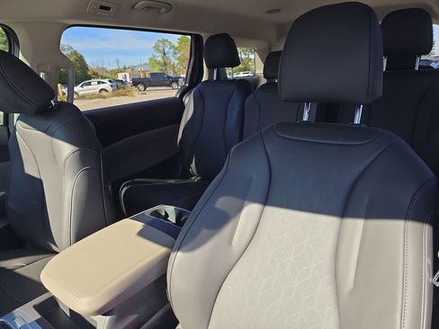 New 2026 Kia Carnival image 21