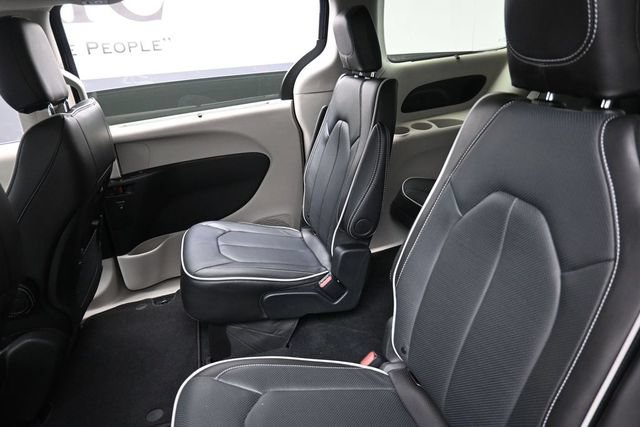 Used 2024 Chrysler Pacifica Limited AWD/4WD image 21