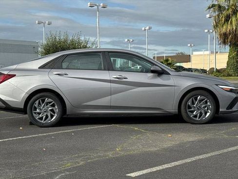 New 2026 Hyundai Elantra Blue image 3