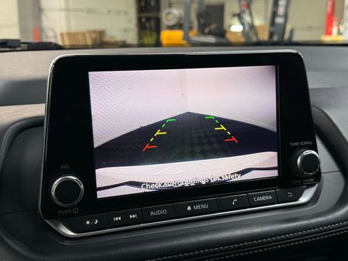 Used 2024 Nissan Rogue S image 12