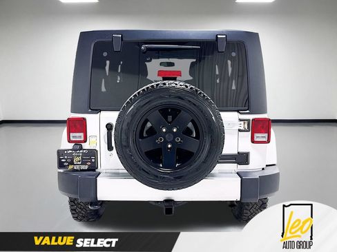 Used 2015 Jeep Wrangler Unlimited Sahara AWD/4WD image 8
