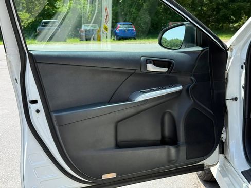 Used 2012 Toyota Camry SE FWD image 10