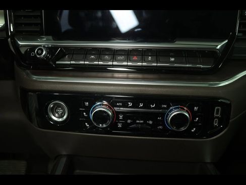 Used 2022 GMC Sierra 1500 SLT w/ SLT Convenience Package image 32