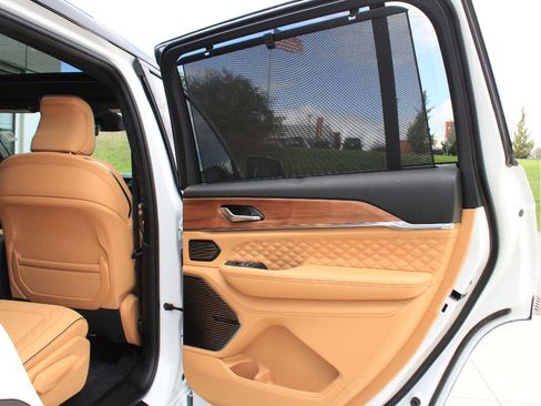 New 2026 Jeep Grand Cherokee L Summit w/ Obsidian Package AWD/4WD image 28