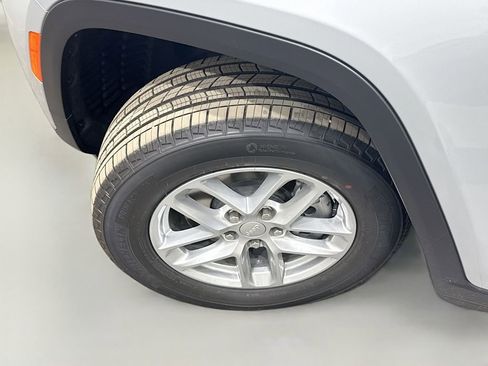 New 2025 Jeep Grand Cherokee L Laredo image 47