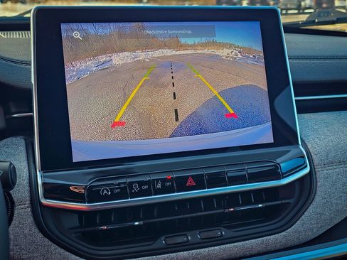 Certified 2024 Jeep Compass Latitude image 23