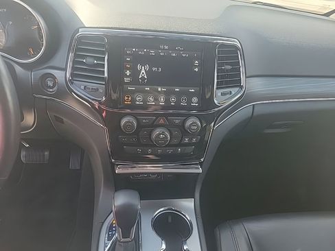 Used 2022 Jeep Grand Cherokee Limited image 19