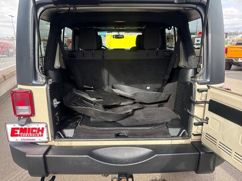 Used 2018 Jeep Wrangler Unlimited Rubicon w/ Connectivity Group image 21