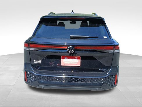 New 2025 Volkswagen Tiguan SE R-Line image 4