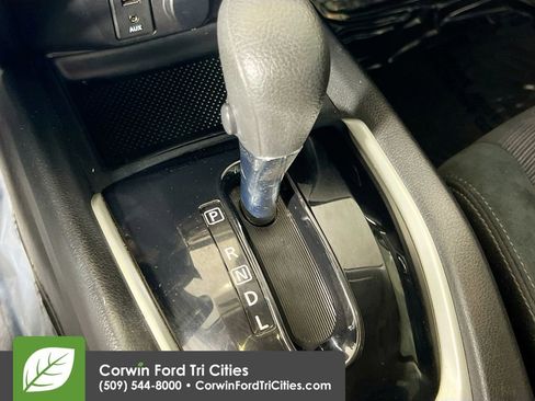 Used 2016 Nissan Rogue S AWD/4WD image 10