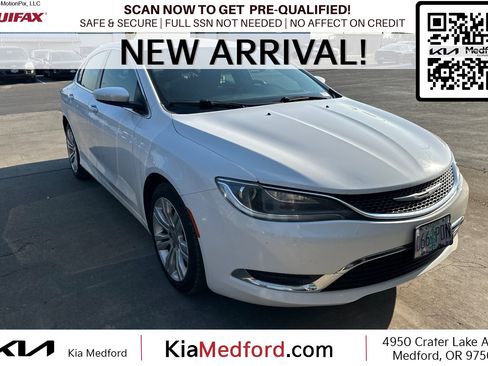 Used 2016 Chrysler 200 Limited w/ Convenience Group FWD image 1
