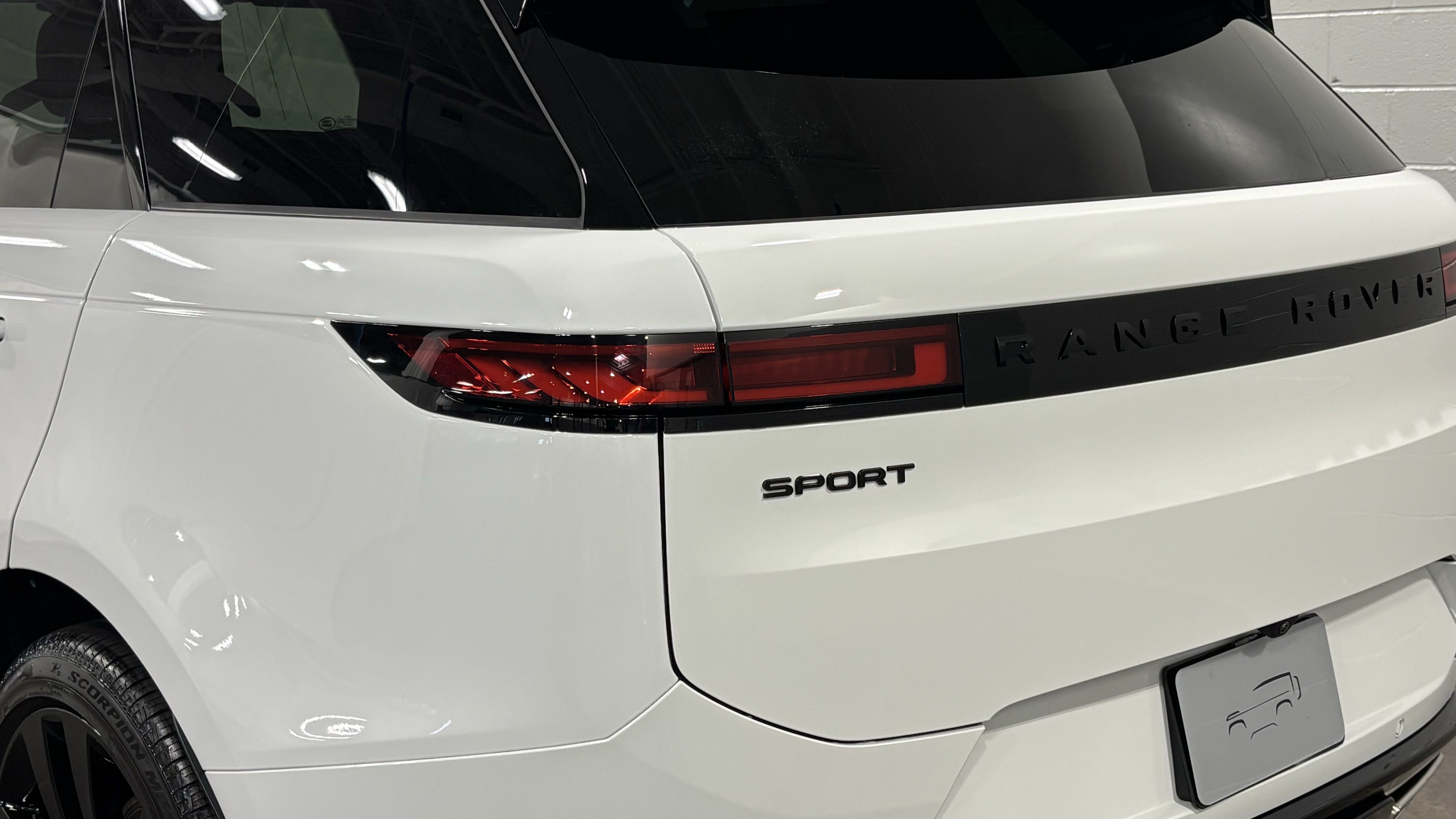 New 2026 Land Rover Range Rover Sport Dynamic SE AWD/4WD image 17