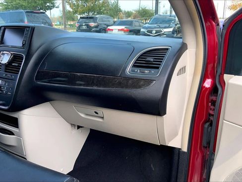 Used 2014 Chrysler Town & Country Touring w/ Trailer Tow Group image 17