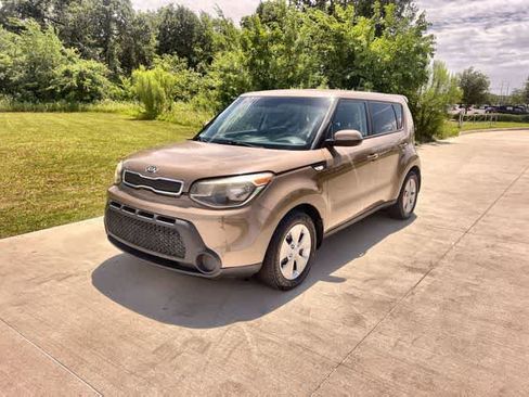 Used 2014 Kia Soul FWD image 2