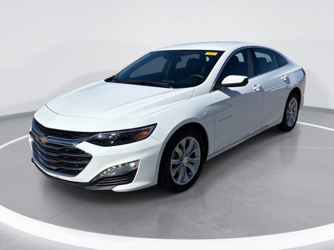 Used 2025 Chevrolet Malibu LT FWD image 3