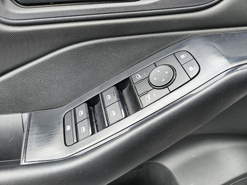 Used 2024 Nissan Rogue S image 31