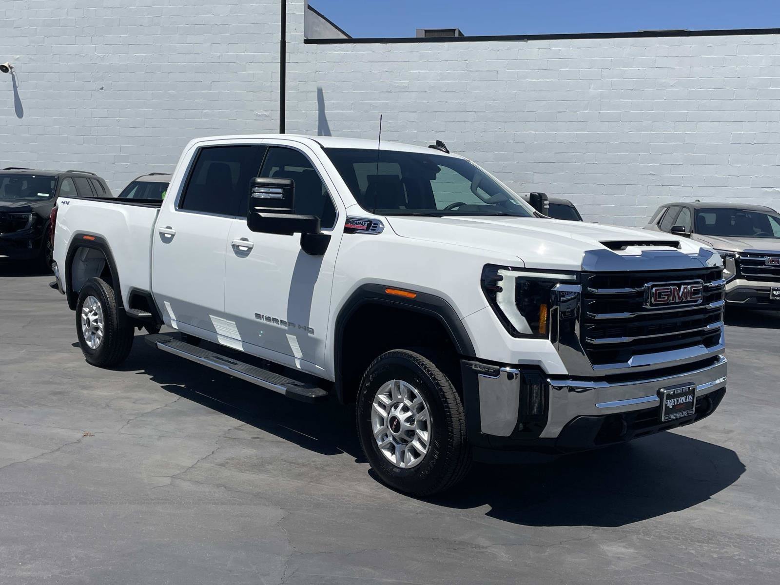 New 2026 GMC Sierra 2500 SLE w/ Preferred Package AWD/4WD image 3