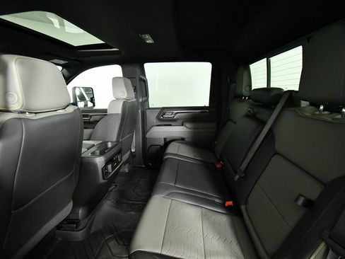 Used 2024 Chevrolet Silverado 2500 ZR2 w/ Technology Package image 26