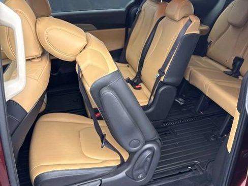 Used 2023 Kia Carnival LX FWD image 60