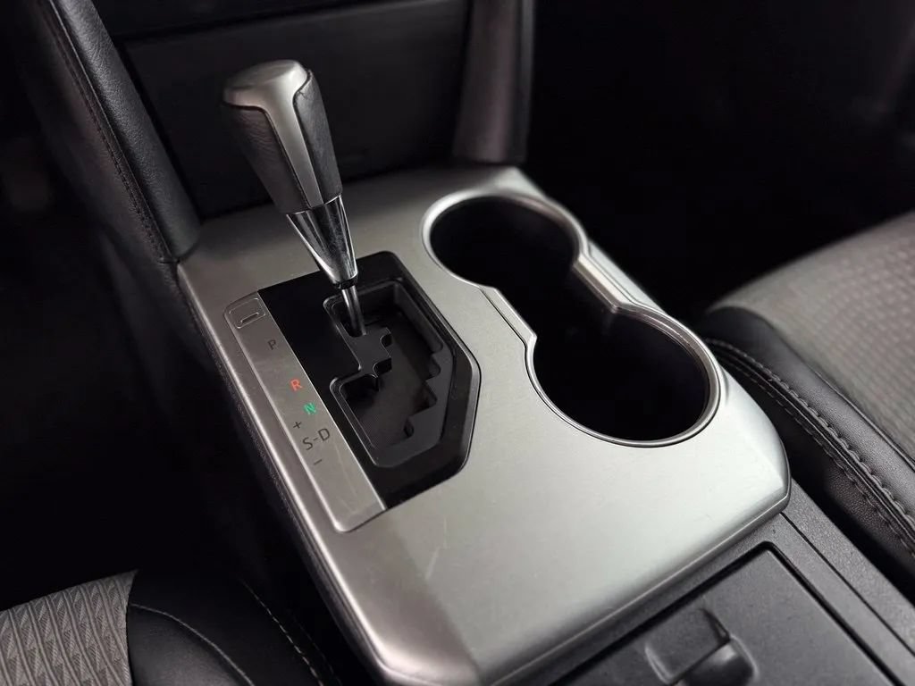 Used 2012 Toyota Camry SE FWD image 35