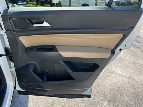 Certified 2022 Volkswagen Atlas Cross Sport SE image 39