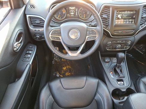 Used 2020 Jeep Cherokee Latitude Plus w/ Cold Weather Group image 11