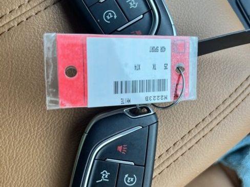 Used 2025 Cadillac XT4 Sport w/ LPO, Onyx Lite Package image 14