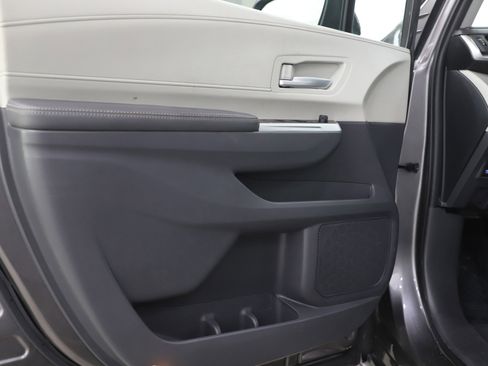 Used 2022 Toyota Sienna XLE FWD image 21