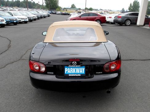 Used 2004 MAZDA MX-5 Miata LS image 4