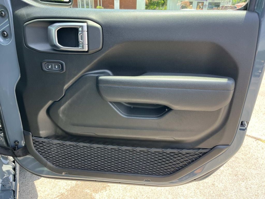 Used 2025 Jeep Wrangler Sport AWD/4WD image 19