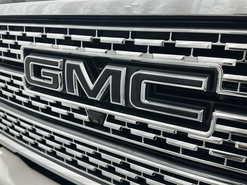 Used 2022 GMC Sierra 3500 Denali w/ Denali Ultimate Package image 8