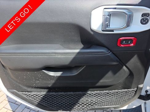 Used 2022 Jeep Wrangler Unlimited Sahara AWD/4WD image 27