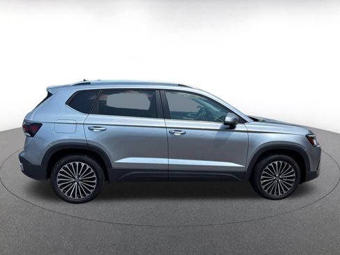 Used 2025 Volkswagen Taos SE FWD image 15