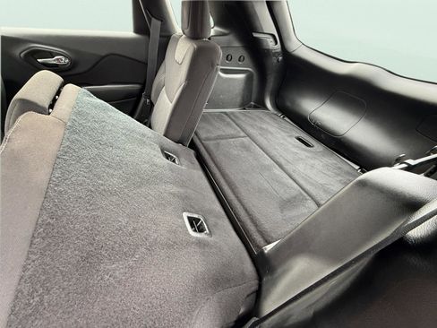 Used 2017 Jeep Cherokee Sport w/ Cold Weather Group image 12