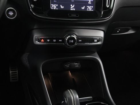 Used 2020 Volvo XC40 T5 R-Design image 14