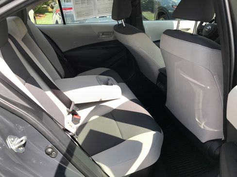 Used 2025 Toyota Corolla LE image 23