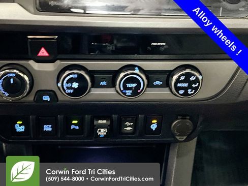 Used 2018 Toyota Tacoma TRD Sport w/ Technology Package image 9