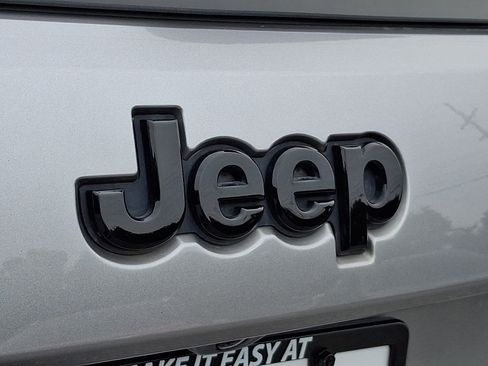 Used 2018 Jeep Grand Cherokee Altitude AWD/4WD image 30