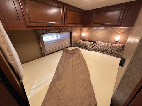 Used 2014 Ford E-350 and Econoline 350 Super Duty Wagon w/ Motorhome Prep Package image 20