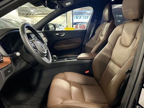 Used 2025 Volvo XC60 B5 Plus image 10