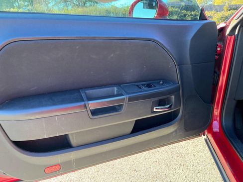 Used 2013 Dodge Challenger SXT image 7