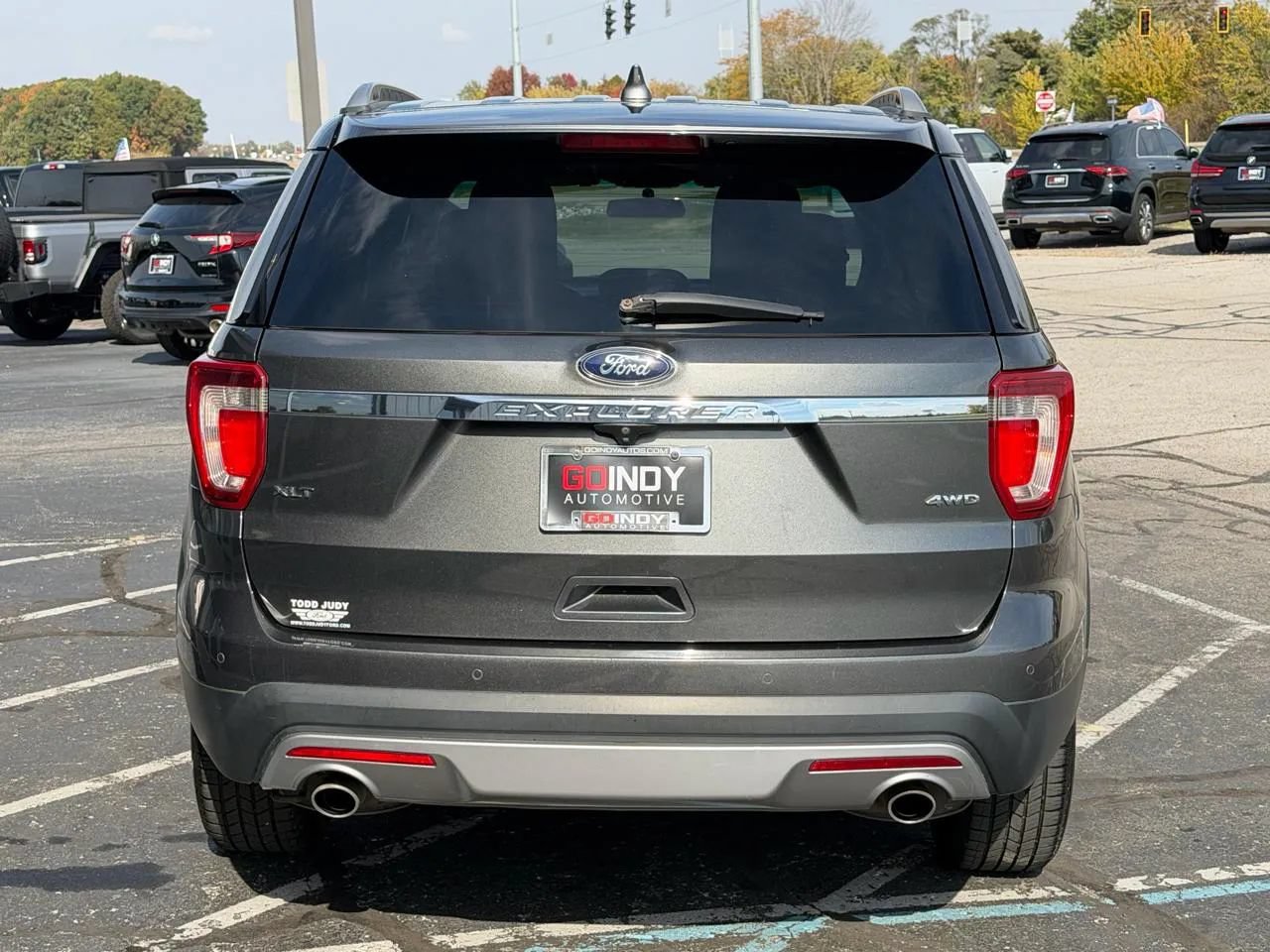 Used 2017 Ford Explorer XLT AWD/4WD image 4