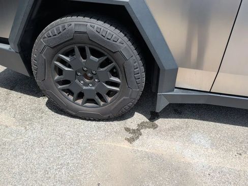 Used 2024 Tesla Cybertruck AWD Crew Cab image 11