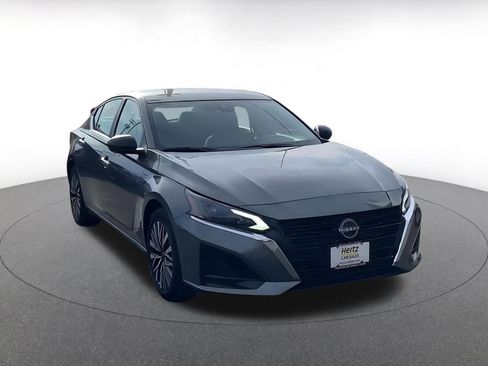 Used 2025 Nissan Altima 2.5 SV image 3