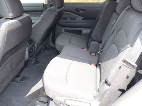 Used 2025 Nissan Pathfinder SV FWD image 5
