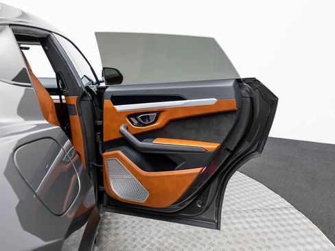 Used 2022 Lamborghini Urus image 50
