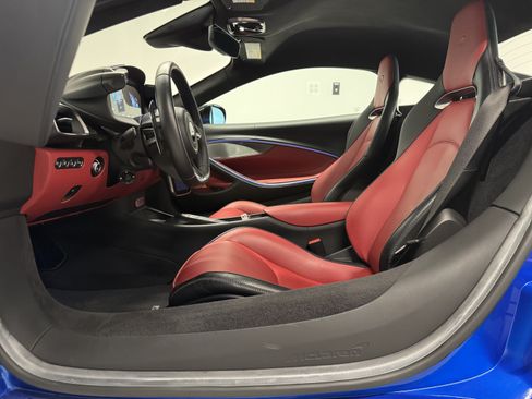 Used 2023 McLaren Artura RWD image 12